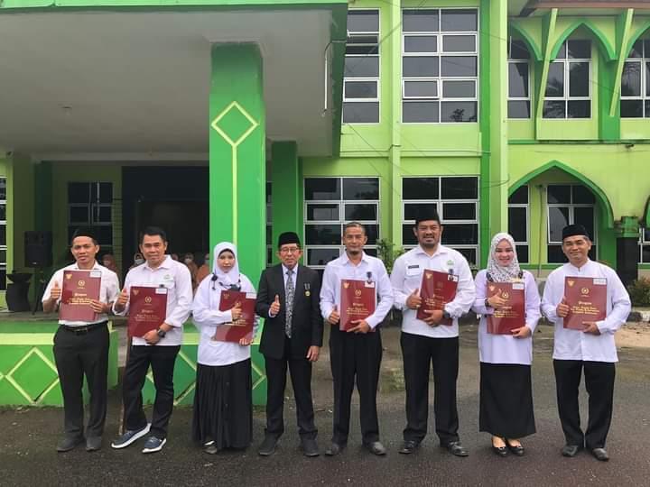 Delapan  ASN IAIN SAS Bangka Belitung Terima Penghargaan Satyalencana Karya Satya Dari Presiden RI