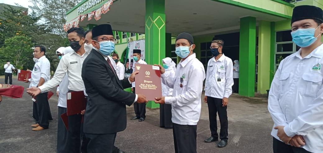 14 PNS IAIN SAS BABEL Menerima Penghargaan Dari Presiden RI