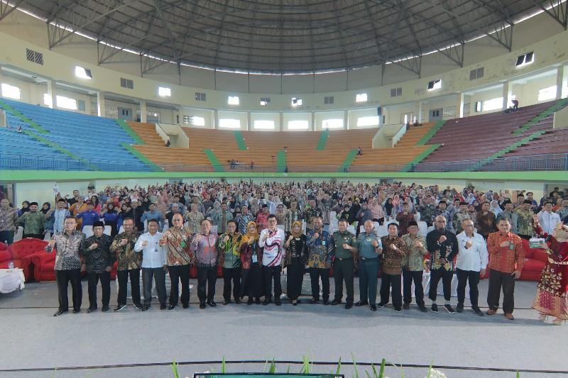 4th Bangka Belitung Ekonomi dan Keuangan Syariah Tahun 2024, Fasilitasi Penerbitan 1000 Sertifikat Halal bagi UMKM Gratis, Bank Indonesia Serahkan Bantuan Kepada Halal Center IAIN SAS Babel.