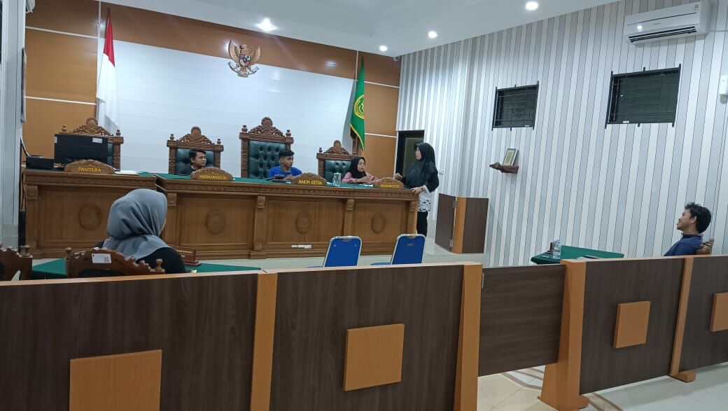 Delapan Mahasiswa PKL Prodi HKI FSEI IAIN SAS Babel Belajar Manajemen Persidangan Bersama Wakil Ketua PA Mentok