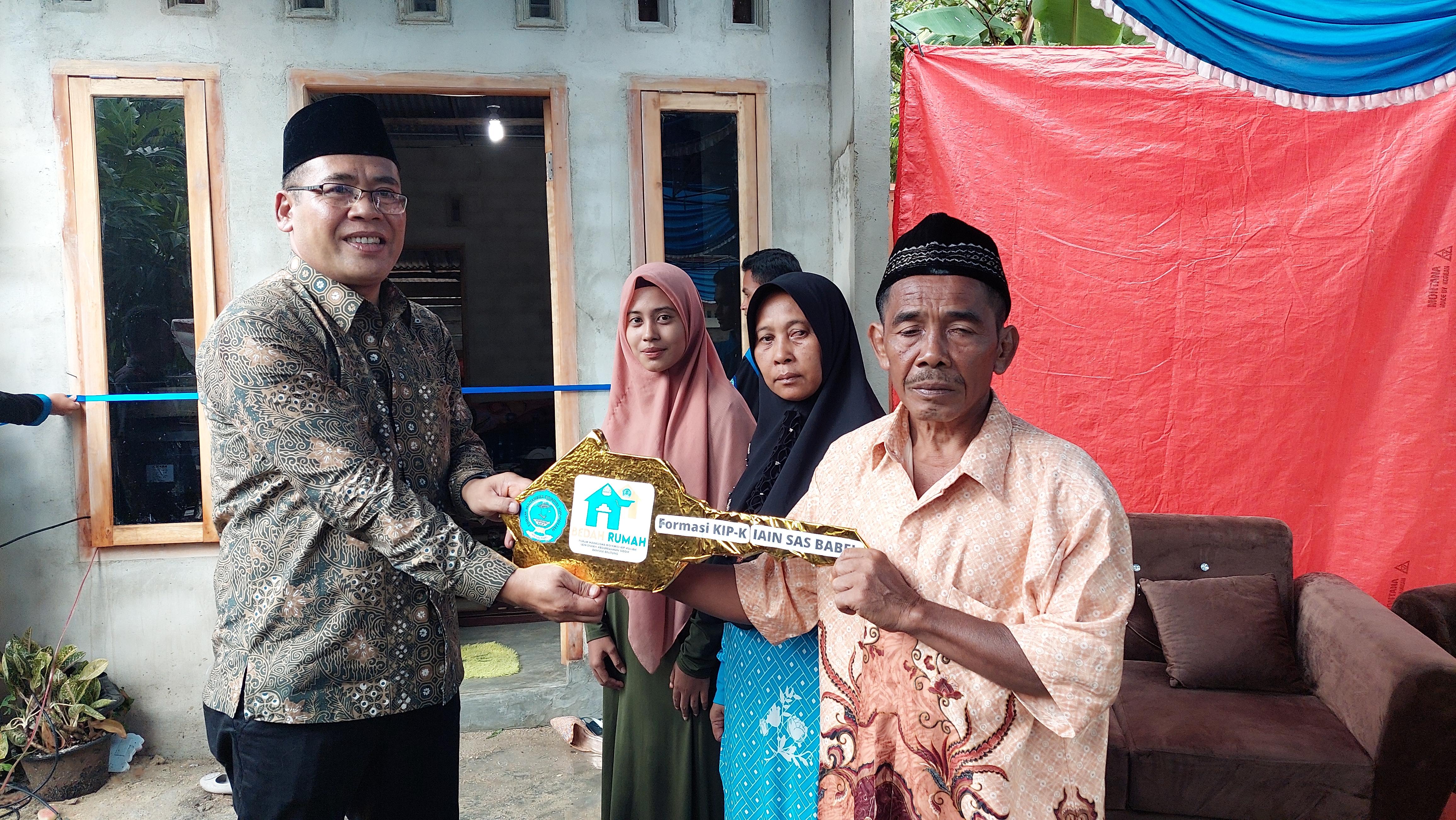 Bedah Rumah Keluarga Kurang Mampu, FORMASI KIP-K IAIN SAS Babel Banjir Pujian
