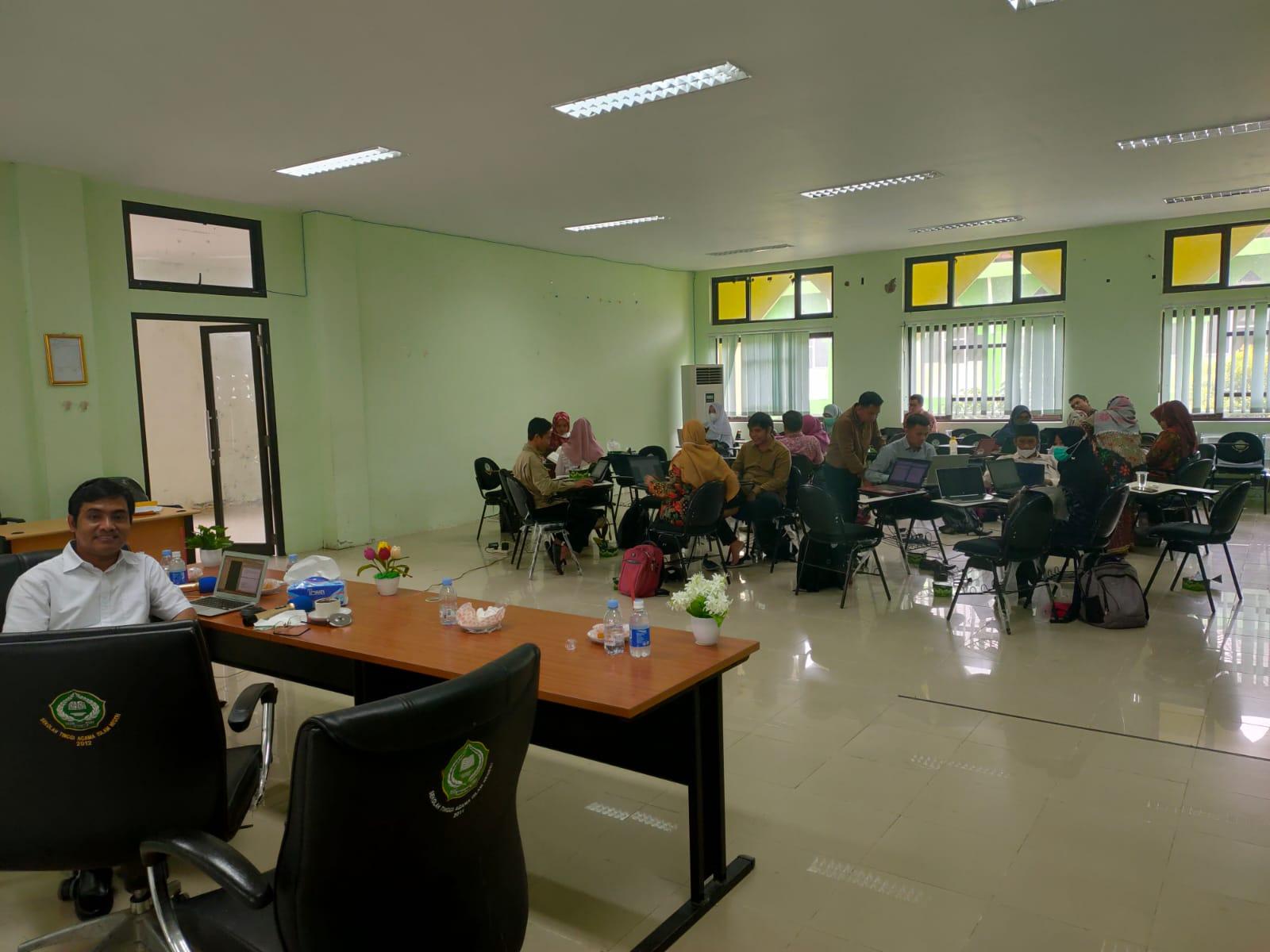 Tingkatkan Profesionalitas Dosen, Fakultas Tarbiyah  Gelar Pelatihan Penulisan Buku Ajar