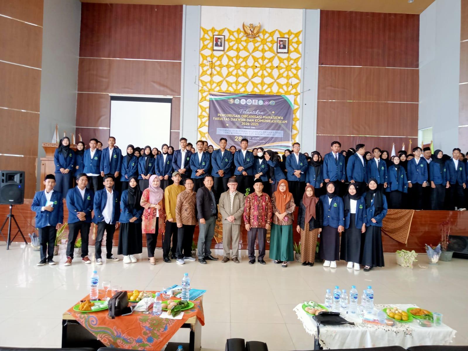 Dekan Resmi Lantik Pengurus ORMAWA FDKI 2024