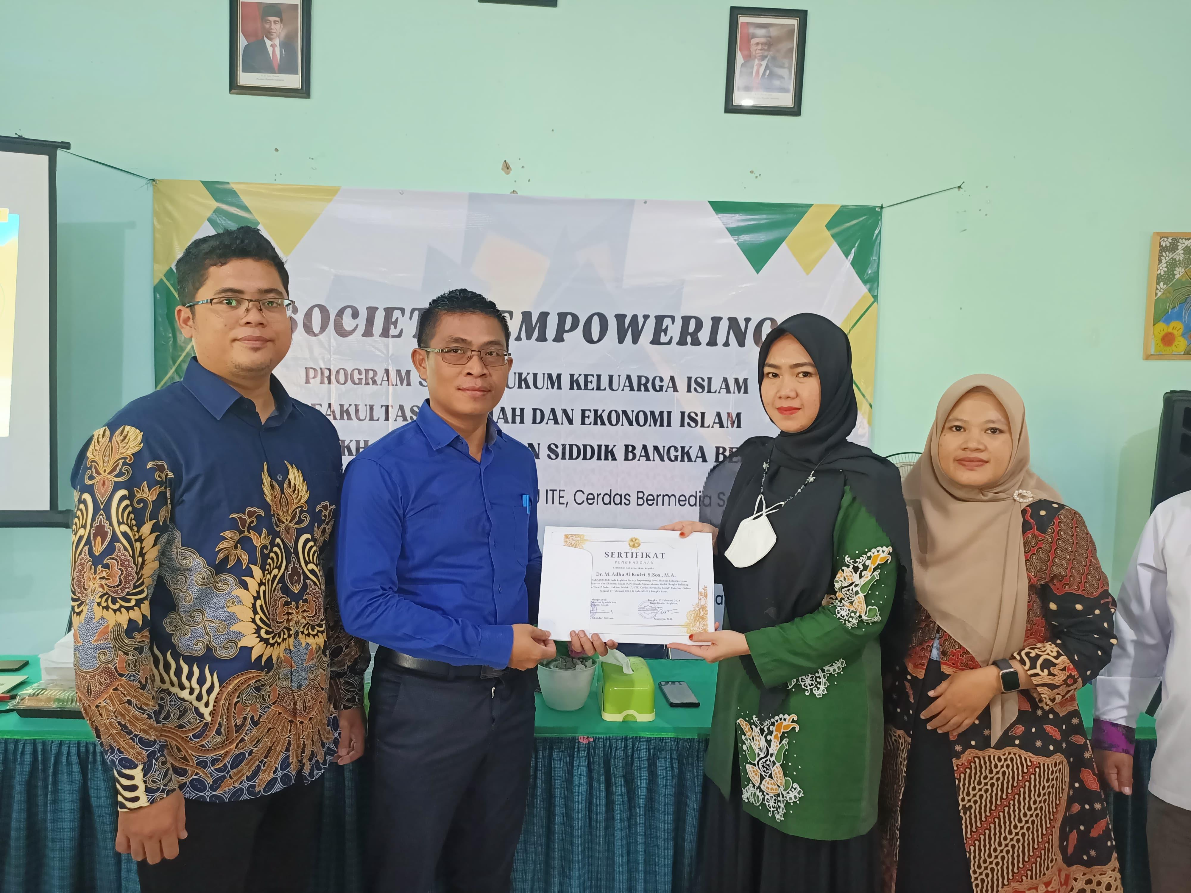Dosen Prodi HKI IAIN SAS Babel Gelar Society Empowering di MAN I Bangka Barat