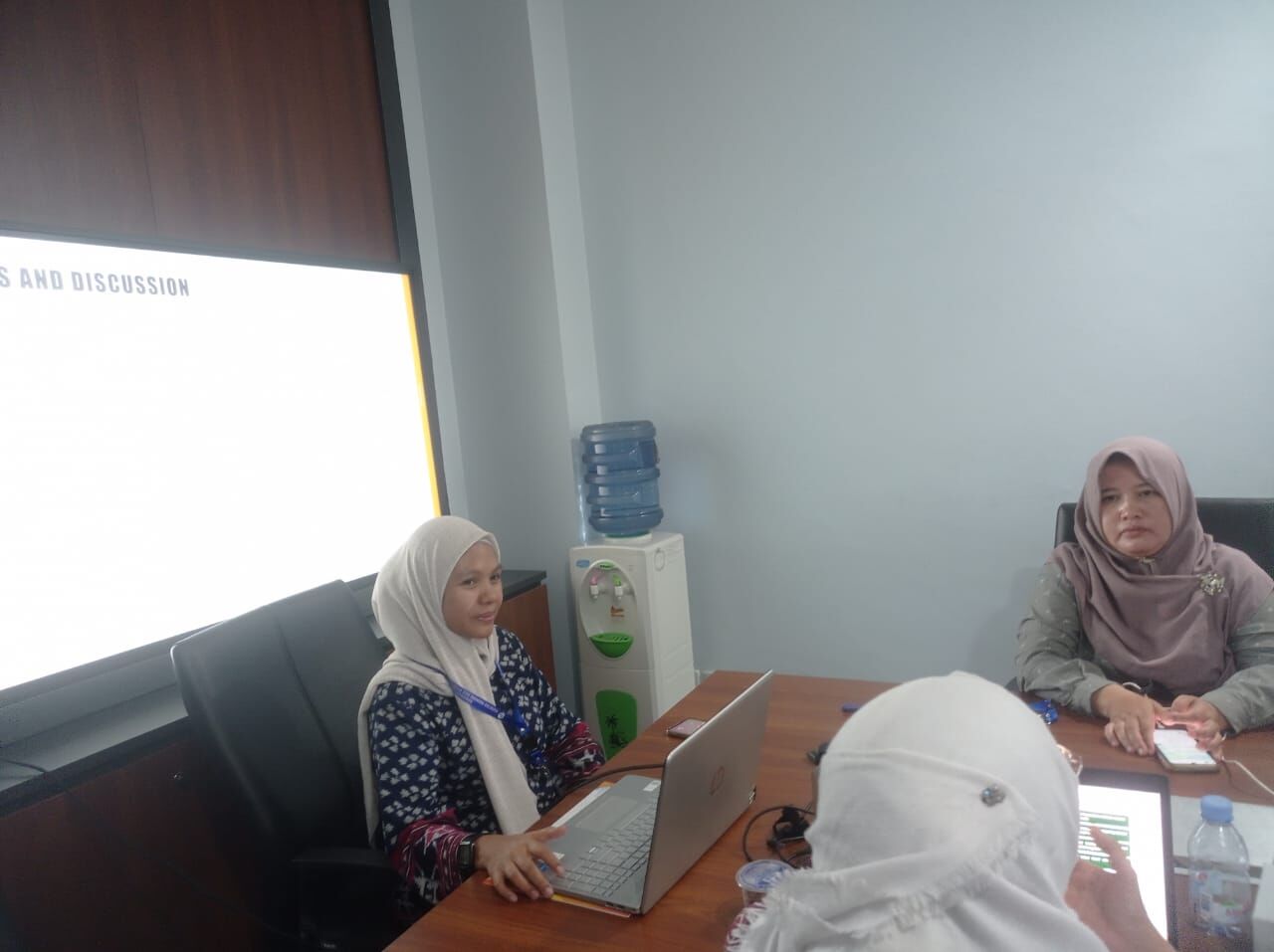 Dosen Prodi Pariwisata Syariah menjadi Presenter pada International Conference on Islamics and Business di UIN STS Jambi
