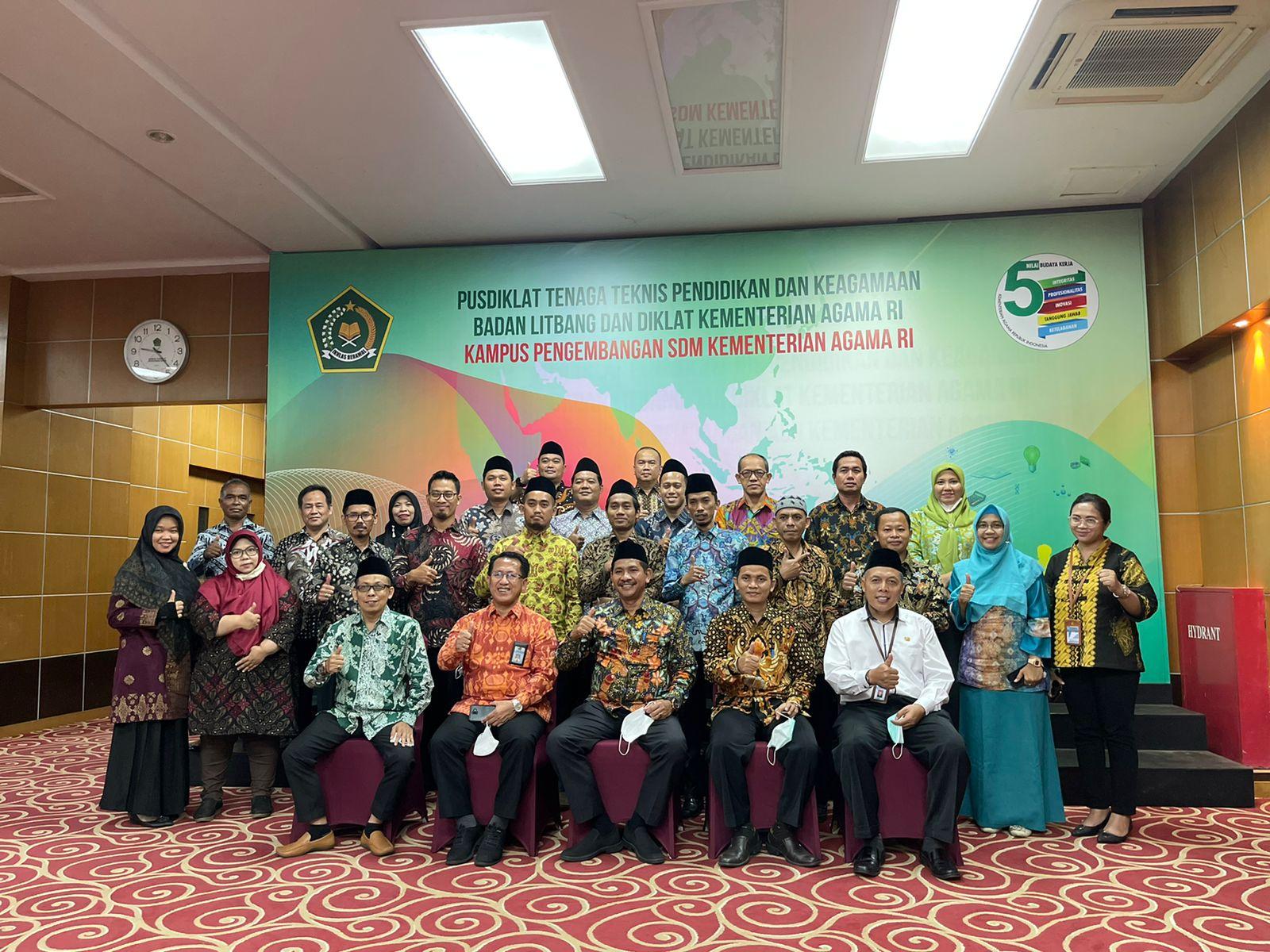 Diseminasi Spirit Moderasi Beragama, Dua Dosen IAIN SAS Babel Ikuti Pendidikan Instruktur Nasional Moderasi Beragama