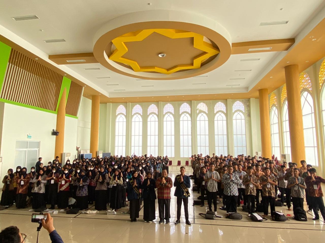 Finalist Duta Pengadilan Agama Mentok Promosikan Kepada Mahasiswa Baru Tugas dan Kewajiban di Acara TAMASYADEI Tahun 2022