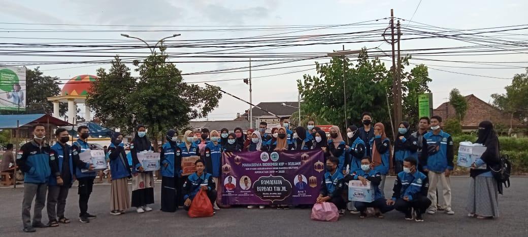 Formasi KIP-K IAIN SAS Babel Bagikan Takjil dan 500 Masker