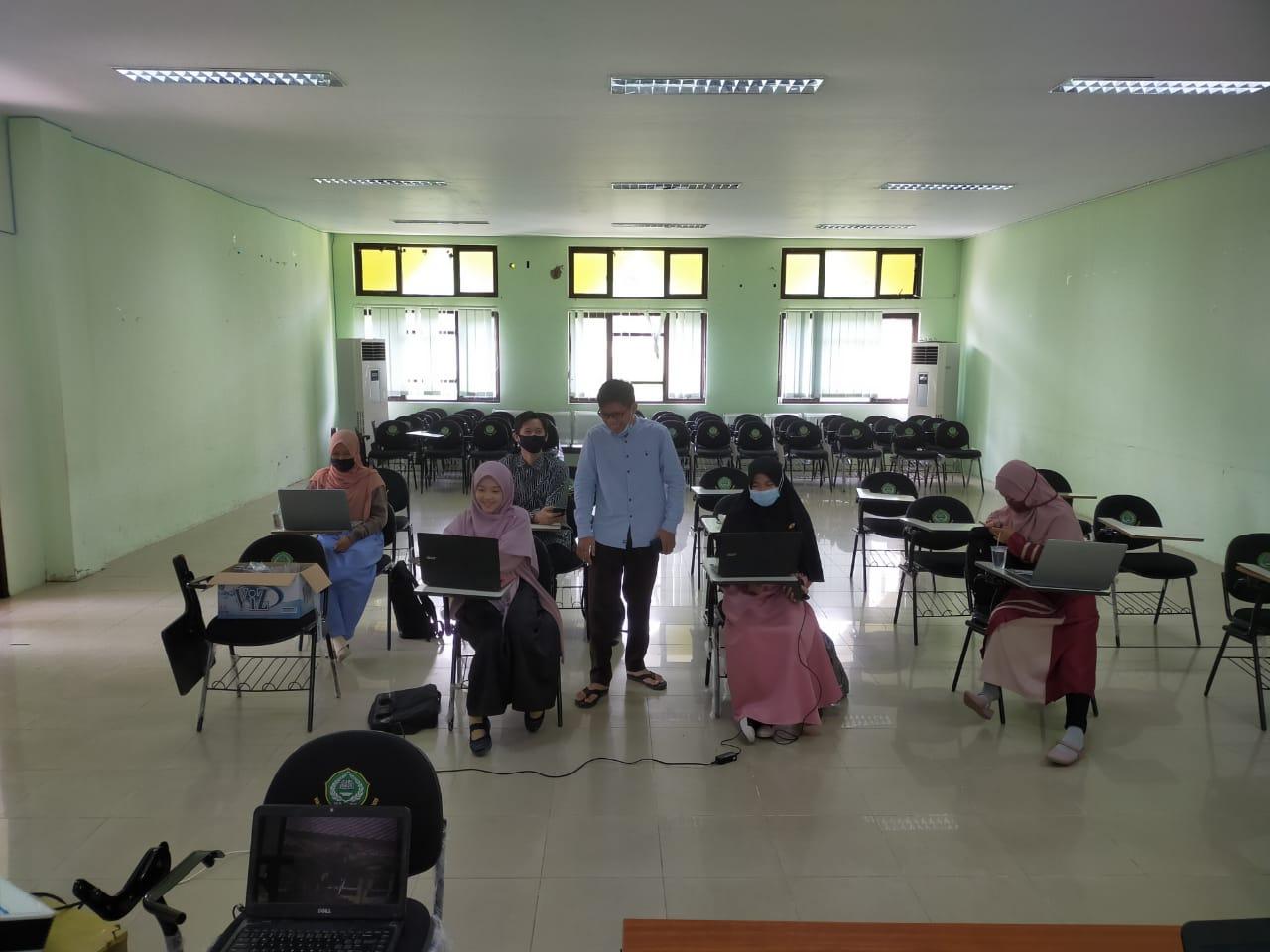 HIMA Prodi PAI Adakan Pelatihan Desain Grafis, Peserta Fokus dan Antusias Memperhatikan