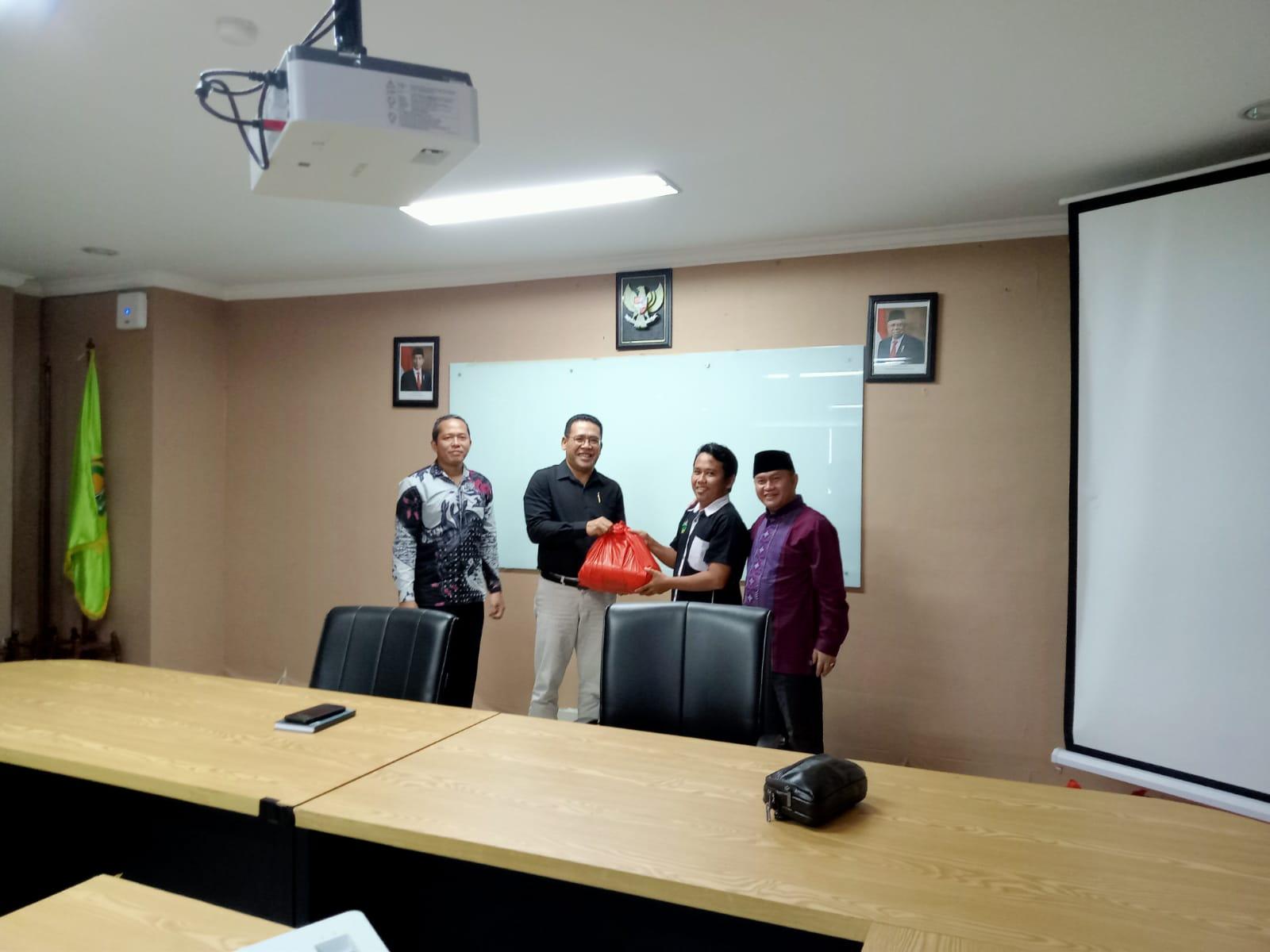 IAIN SAS Bangka Belitung Bagikan 60  Paket Bingkisan Ramadan 1445 H