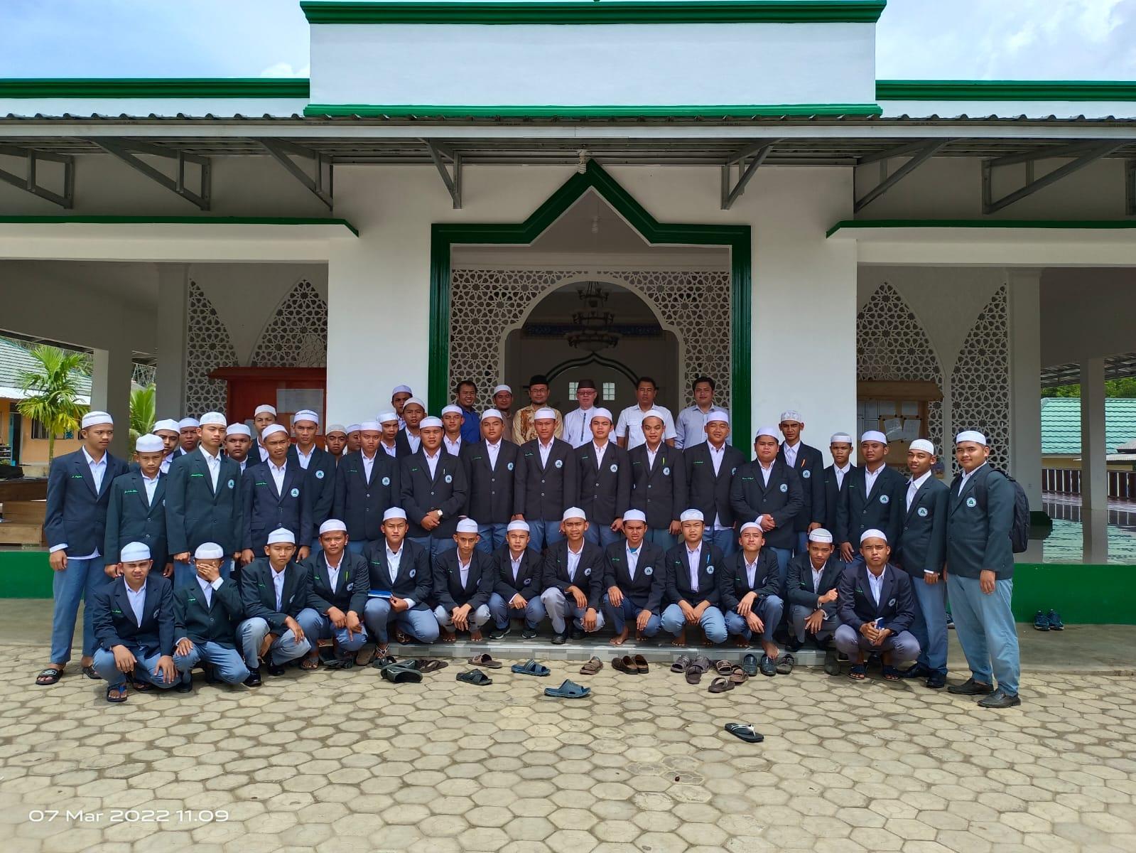IAIN SAS Bangka Belitung Lakukan Sosialisasi PMB ke SMA IT At-Toybah Balunijuk