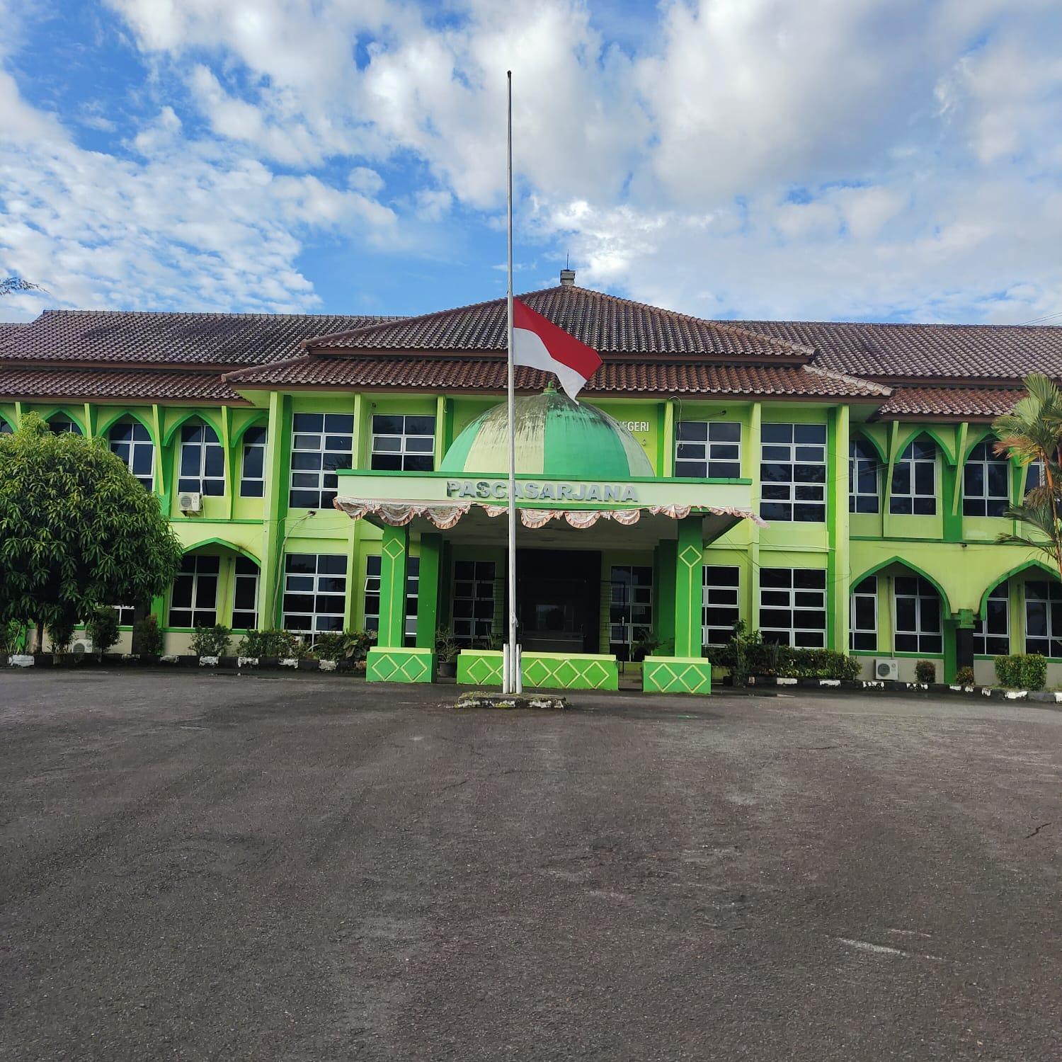 Jelang Hari Kesaktian Pancasila, IAIN SAS Bangka Belitung Kibarkan Bendera Setengah Tiang