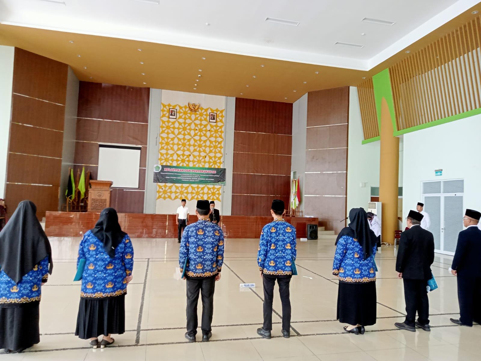 Kepala Biro AUAK IAIN SAS Babel Melantik dan Mengambil Sumpah 2 Pejabat Fungsional Dosen dan  5 Orang PPPK