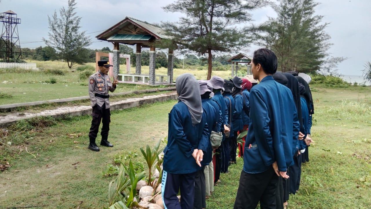 Peduli Lingkungan, Polsek dan Mahasiswa IAIN SAS Babel Tanam 200 Pohon Kelapa