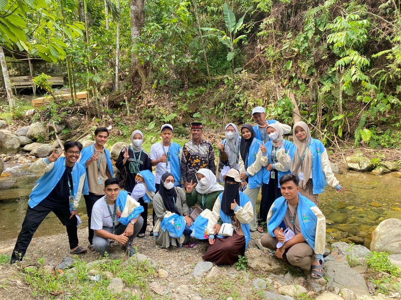 Ketika Mahasiswa KKN Melayu Serumpun Kelompok  4 Berbaur dengan Warga di Gampong Leles