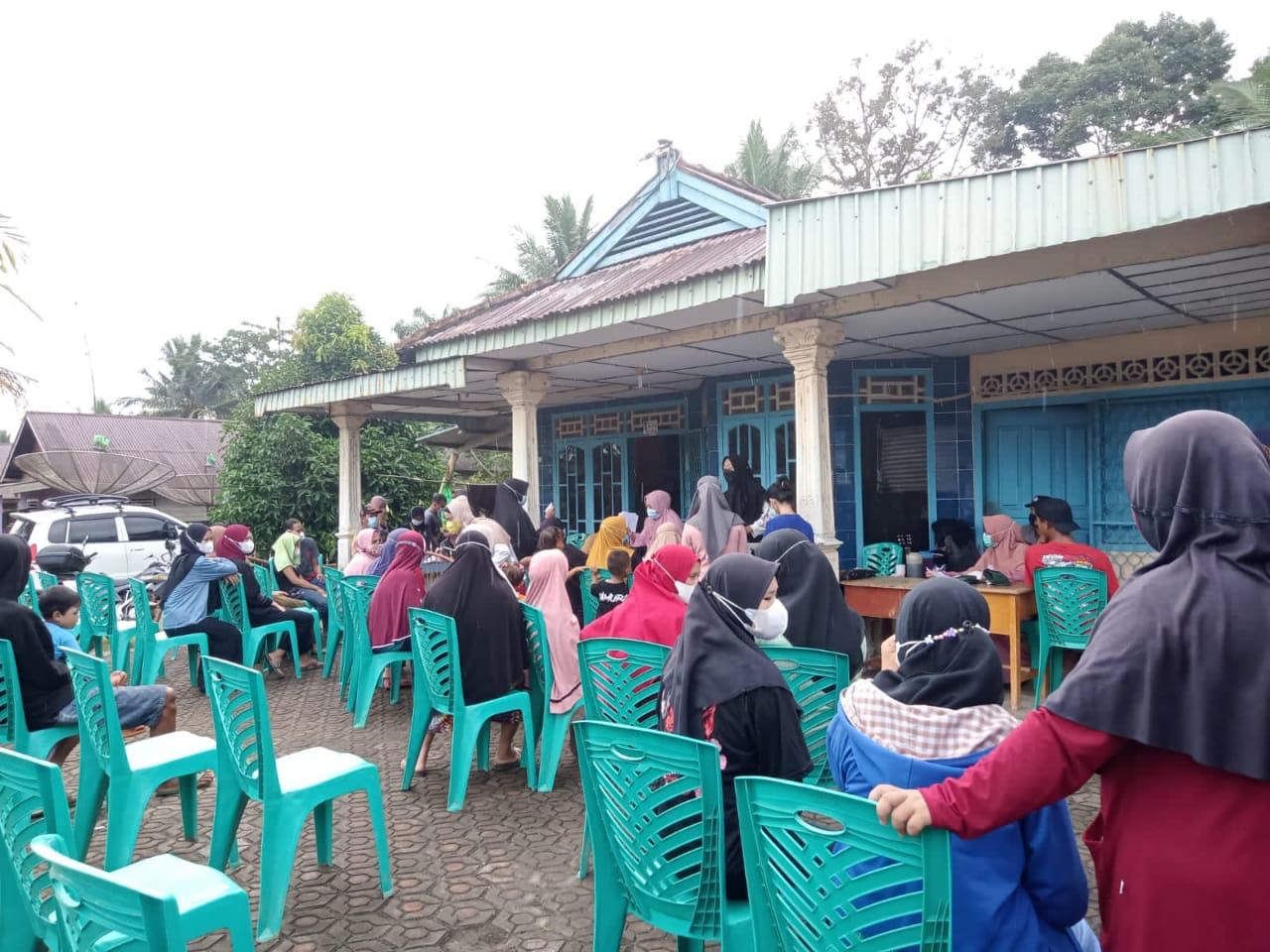 Bentuk Pengabdian pada Masyarakat, Mahasiswa KKN IAIN SAS Bangka Belitung Jadi Relawan Vaksinasi di Dusun  Air Medang