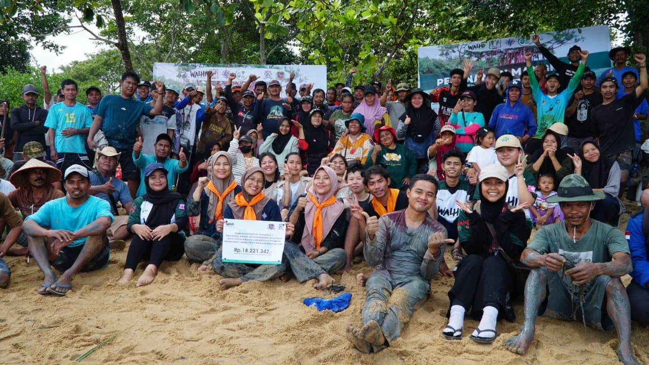 KOPASSAS IAIN SAS Babel Bersama WALHI Gelar Gerakan Penanaman Pohon untuk Jaga Lingkungan