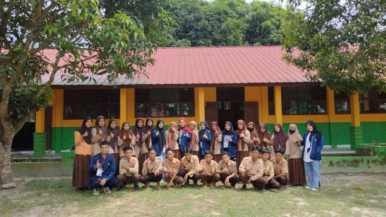 Kunjungan Mahasiswa KKN IAIN SAS Babel Kelompok 25 Ke Sekolah SMPN 1 Tukak Sadai