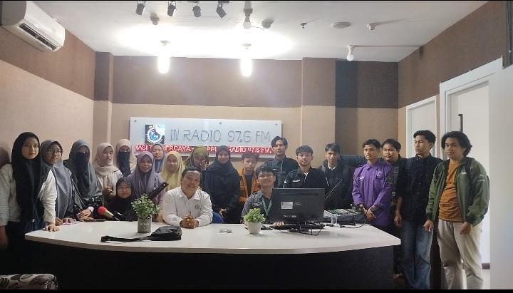 Kunjungi In Radio dan Sonora Grup, Mahasiswa KPI IAIN SAS Babel Antusias Belajar Siaran