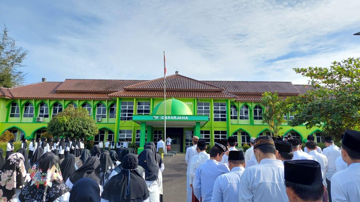 Laksanakan Upacara Peringatan Hari Santri dengan Khidmat