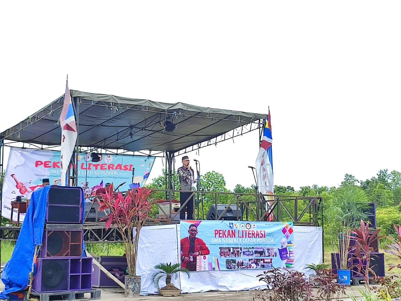 Bangun Kesadaran Literasi Sejak Dini, Mahasiswa KKN Ikut Memeriahkan Pekan Literasi Di SMAN I Lepar Pongok
