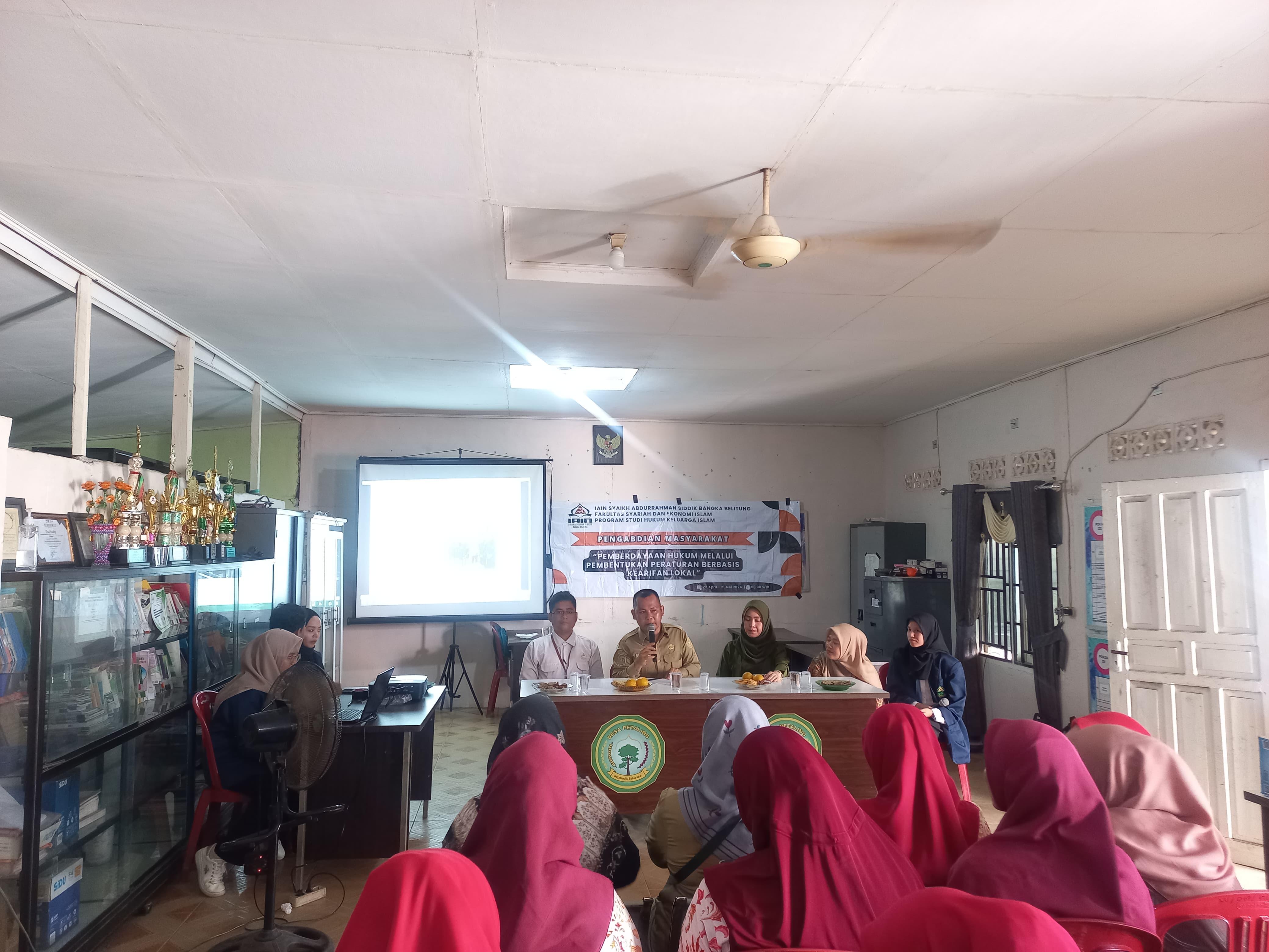 Mahasiswa dan Dosen Prodi HKI FSEI IAIN SAS Babel Lakukan Sinergitas Pemberdayaan Hukum di Desa Petaling