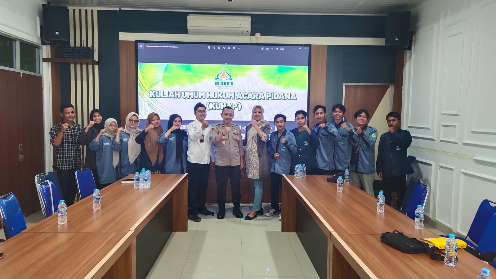 Mahasiswa IAIN SAS Babel  Kuliah Umum Hukum Acara Pidana di Polresta Pangkalpinang