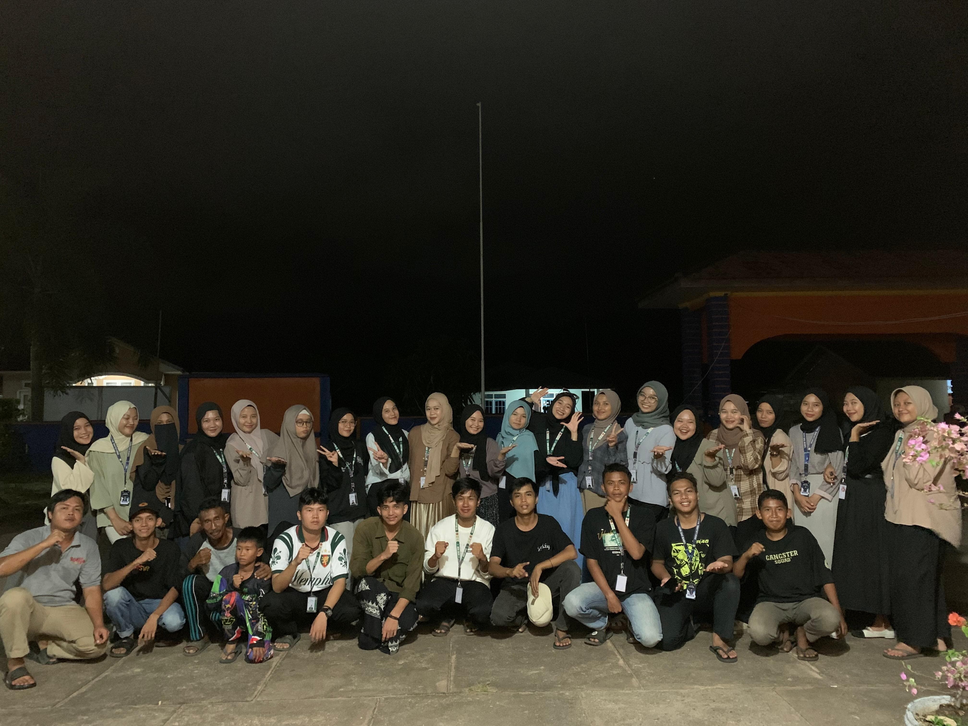 Mahasiswa KKN IAIN SAS Babel Gelar Nonton Bareng Film “Agak Laen” Bersama Warga