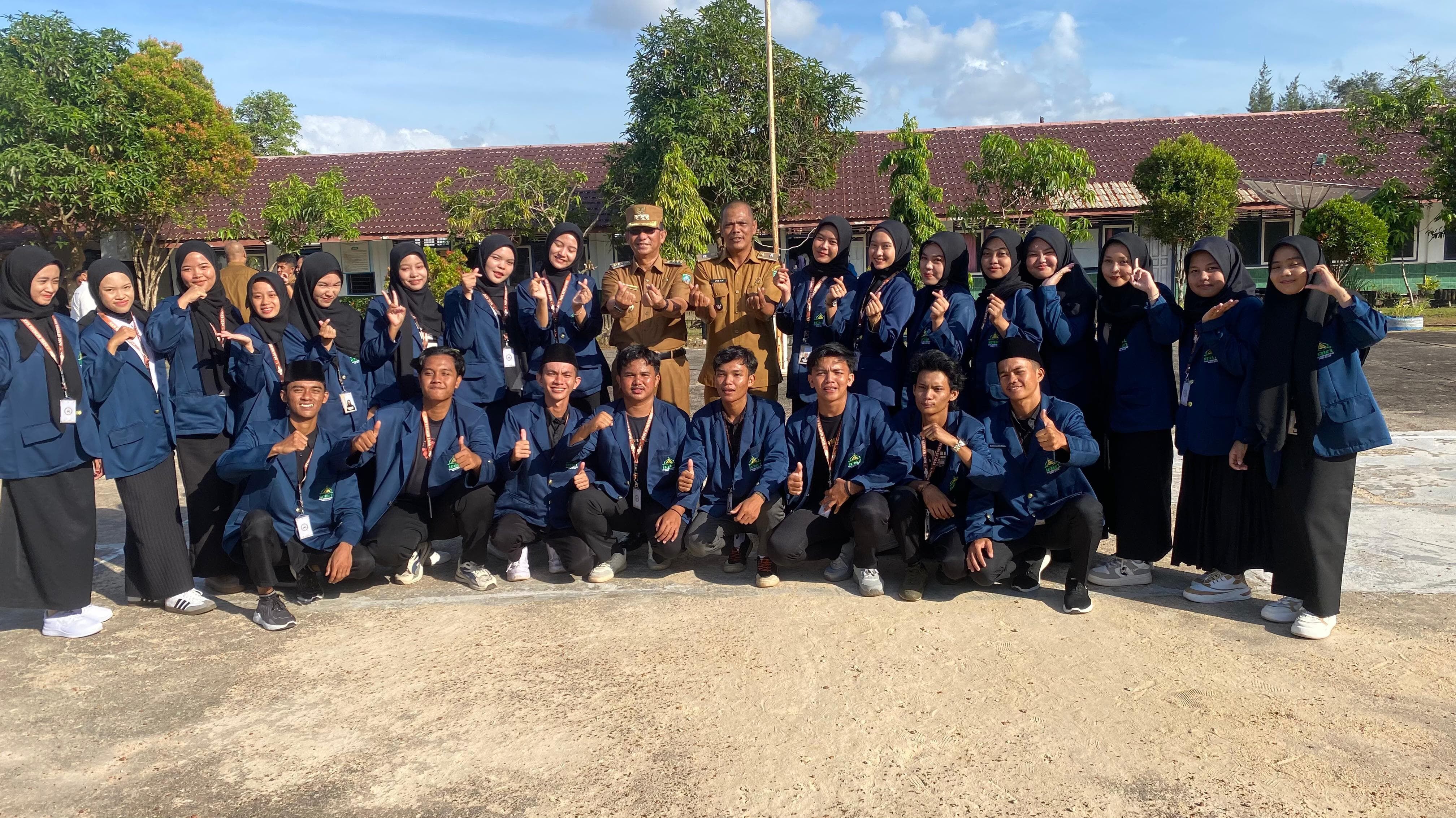 Mahasiswa KKN IAIN SAS Babel Ikut Serta Dalam Kegiatan MPLS SMKS Handayani Manggar