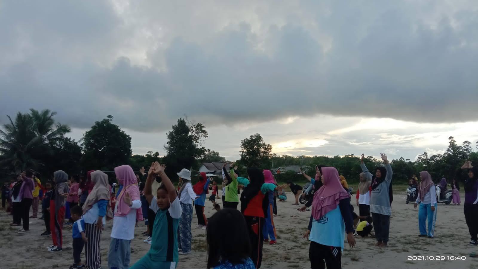 Senam Sehat Warga Dusun Kulur Timur Bersama Mahasiswa KKN IAIN SAS Bangka Belitung