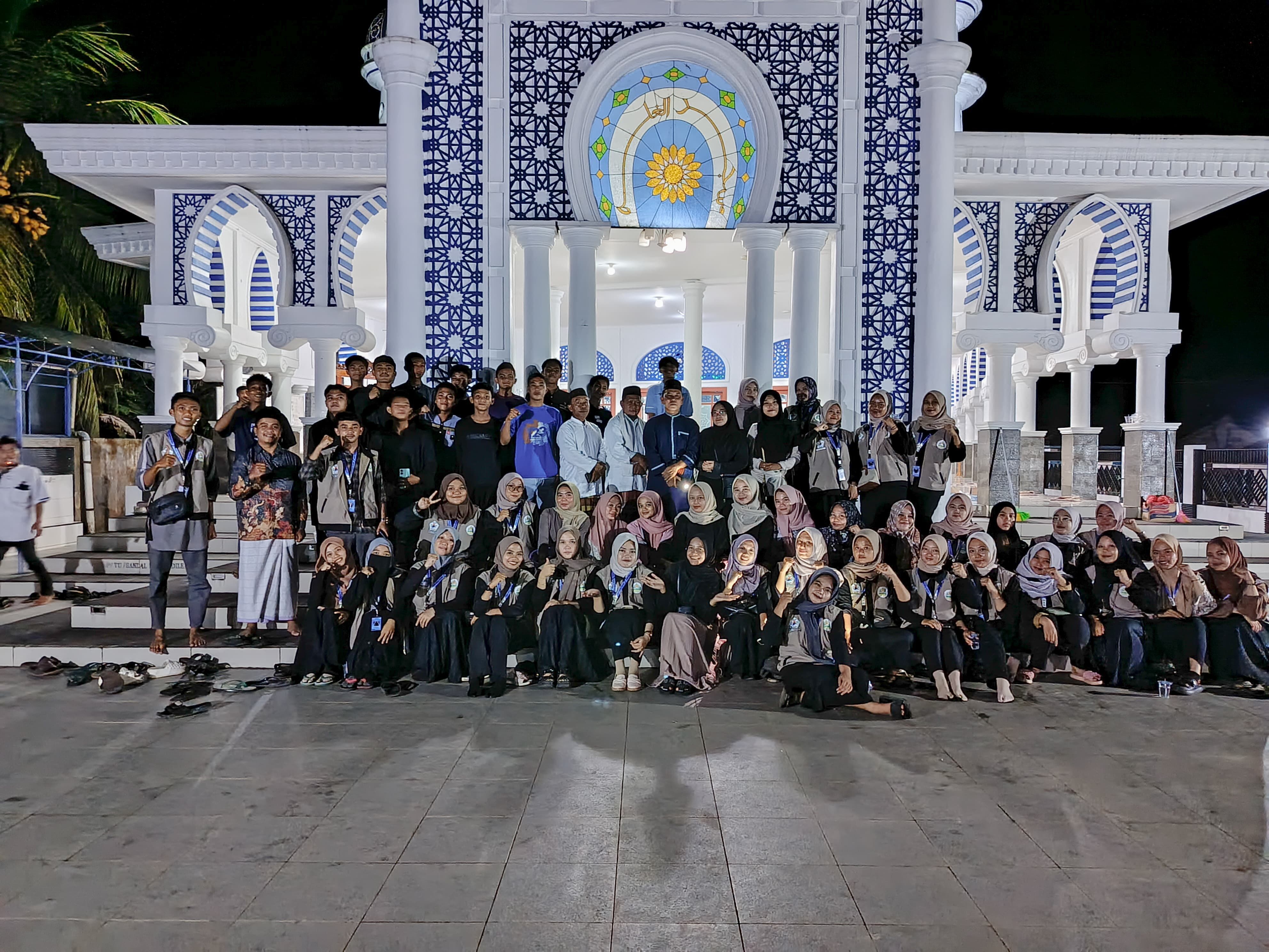 Mahasiswa KKN IAIN SAS Babel Peringati Tahun Baru Islam 1 Muharram 1446 H adakan kegiatan Pawai Obor perdana di Desa Ketap.