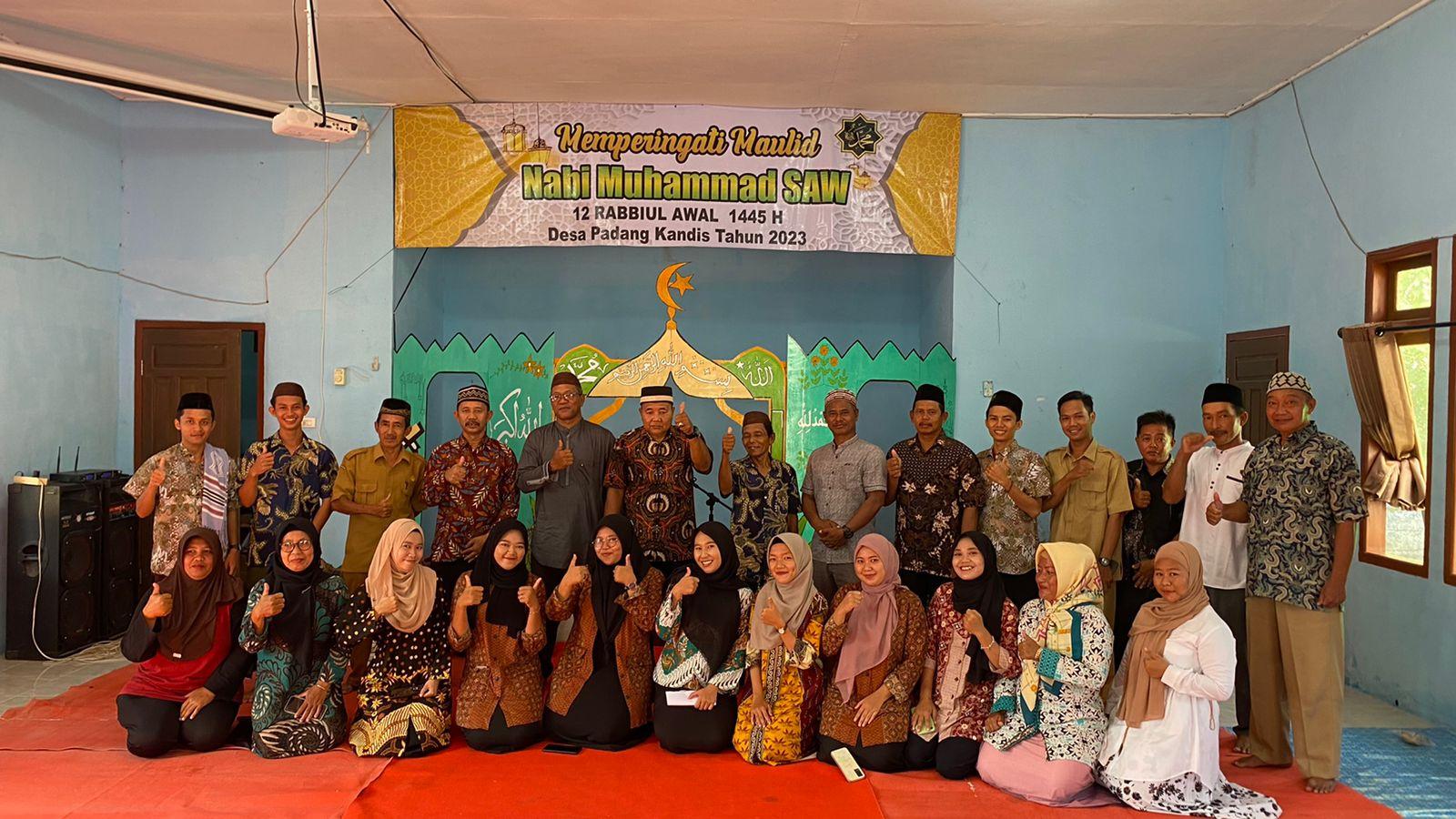 Mahasiswa KKN IAIN SAS Babel Peringati Maulid Nabi Bersama Masyarakat Desa Padang Kandis