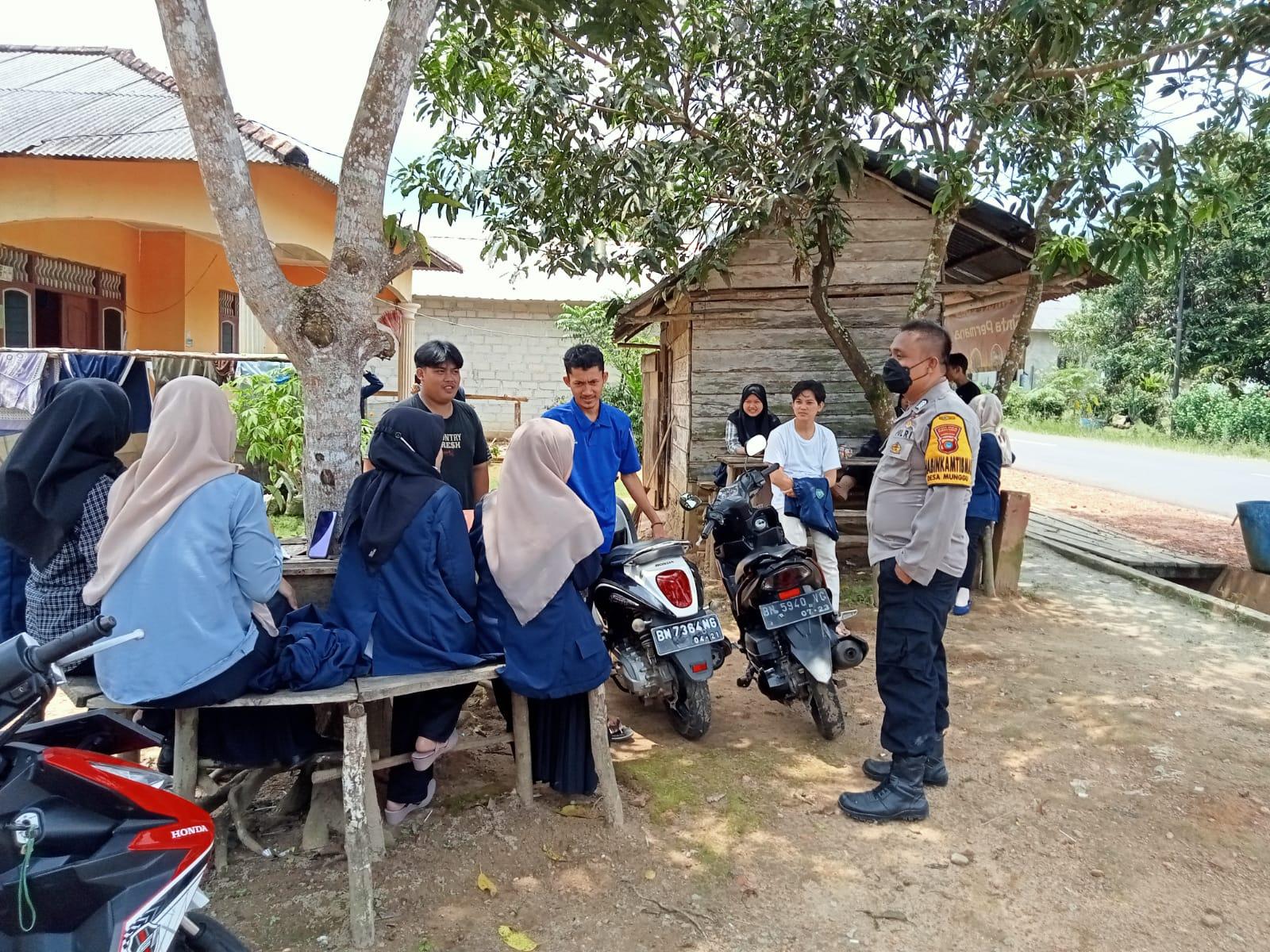 Sukseskan Vaksinasi Covid 19, Mahasiswa KKN IAIN SAS Bangka Belitung bersinergi dengan BHABINKAMTIBMAS
