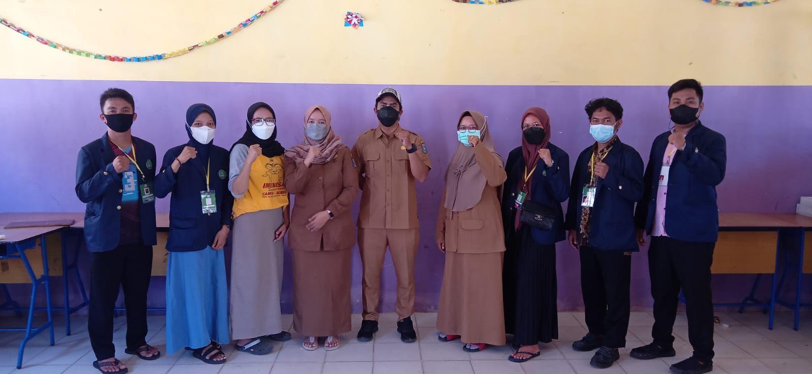 Bantu Sukseskan Vaksinasi di Desa Batu Beriga, Kelompok 2 KKN IAIN SAS Bangka Belitung Jadi Relawan