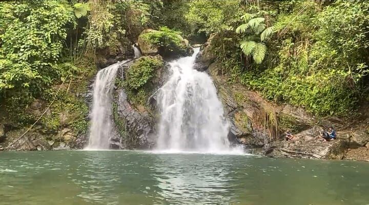 Mahasiswa KKN Melayu Serumpun Kunjungi Air Terjun Tarujak, Laksana Surga Tersembunyi di Desa tarujak, Aceh Timur