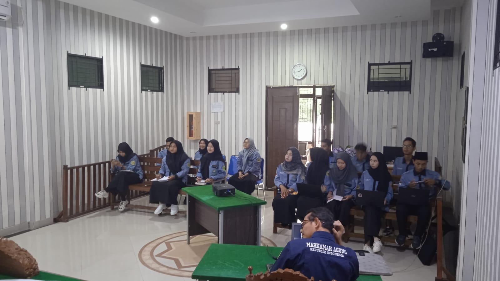 Mahasiswa PKL Prodi Hukum Keluarga Islam Mendapatkan  Materi Pembuatan BAS di Pengadilan Agama Muntok