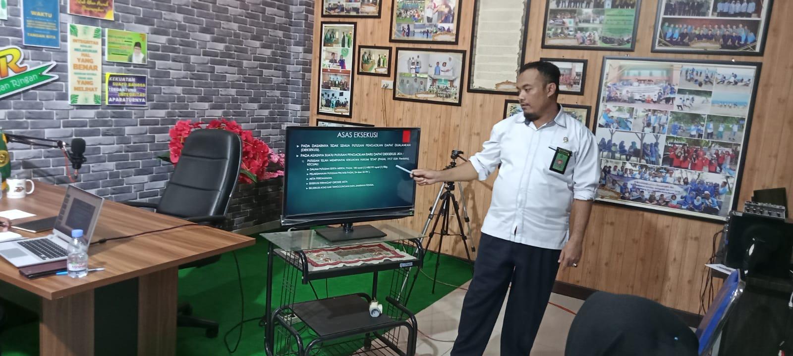 Mahasiswa Prodi Hukum Keluarga Islam Menerima Materi Proses Pelaksanaan  Sita dan Eksekusi