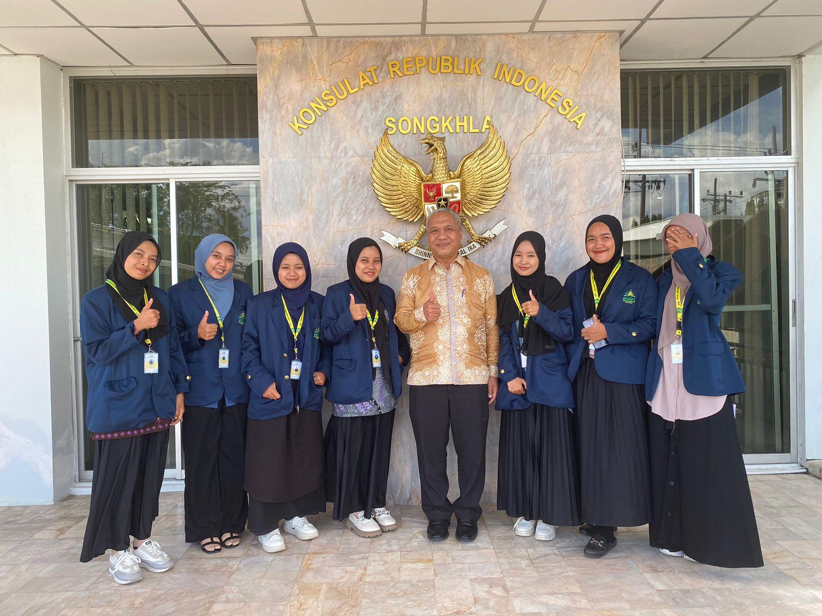 Mahasiswa PPLK -  KKN IAIN SAS Bangka Belitung Kunjungi Konsulat RI di Songkhla Thailand