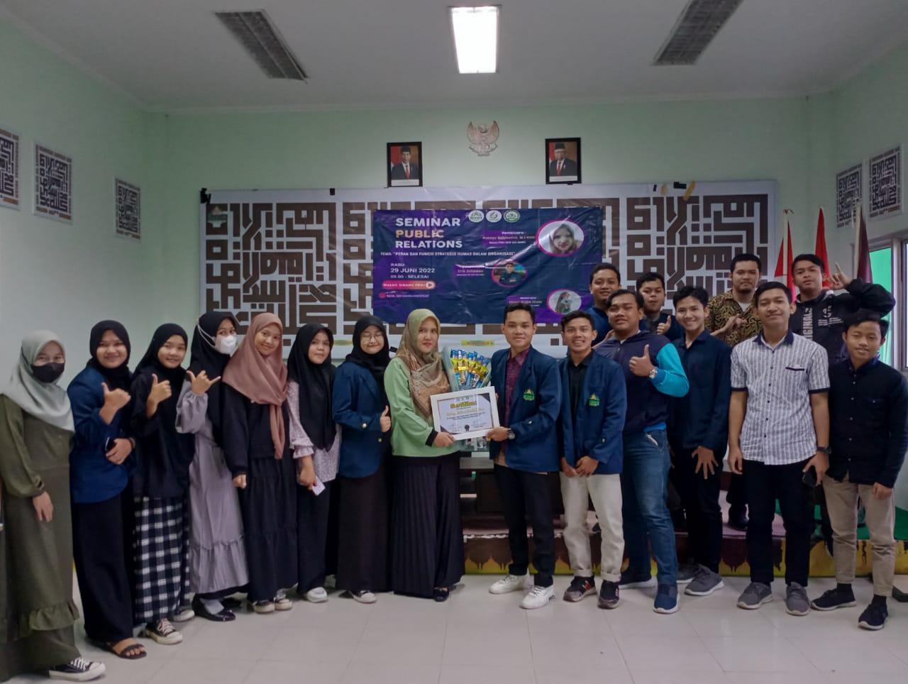 Realisasi Mata Kuliah, Mahasiswa Prodi KPI IAIN SAS Babel Adakan Seminar Tentang Public Relation