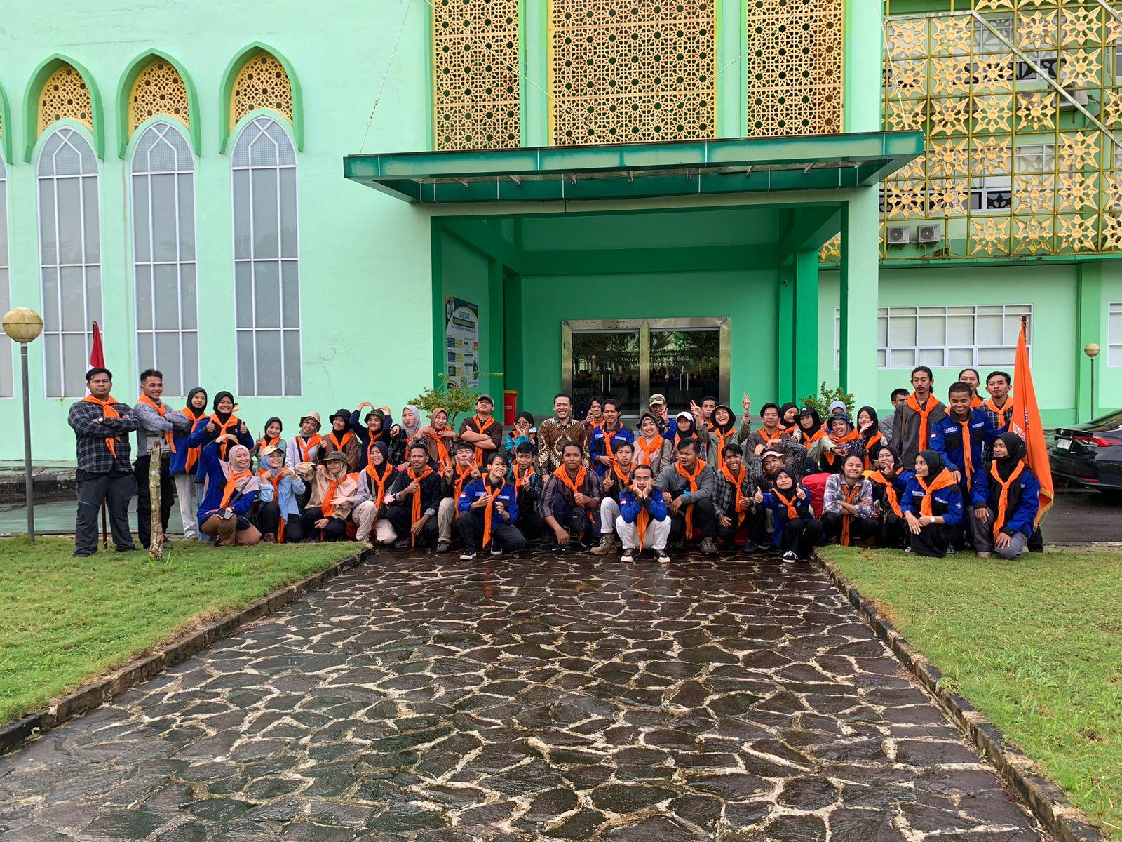 Rektor IAIN SAS Babel Lepas Keberangkatan Mahasiswa Pencinta Alam Ke lampung