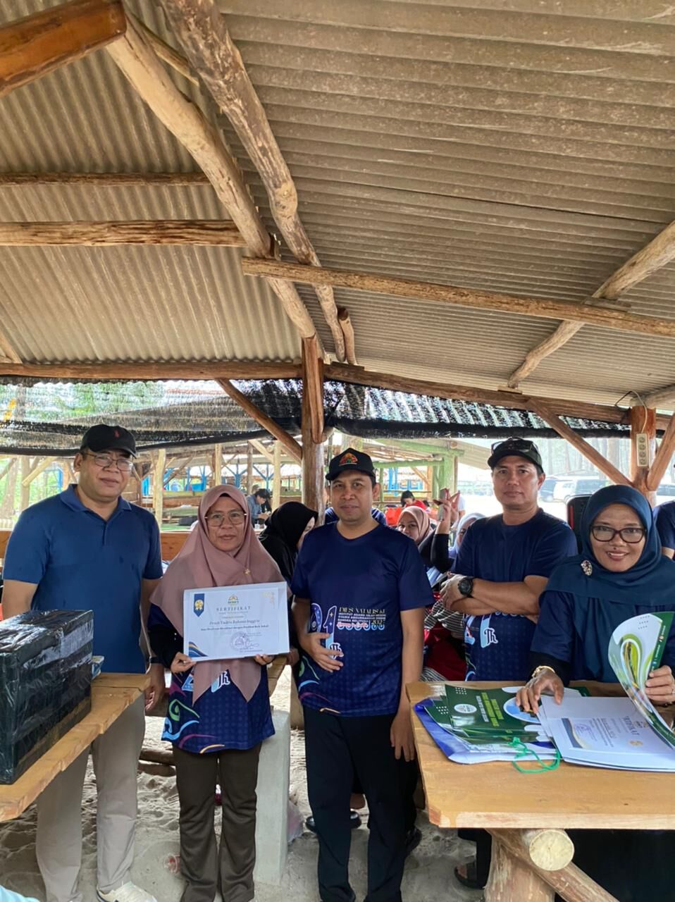 Memupuk Harmoni di Pesisir Takari  Family Gathering Fakultas Tarbiyah Pererat Ukhuwwah