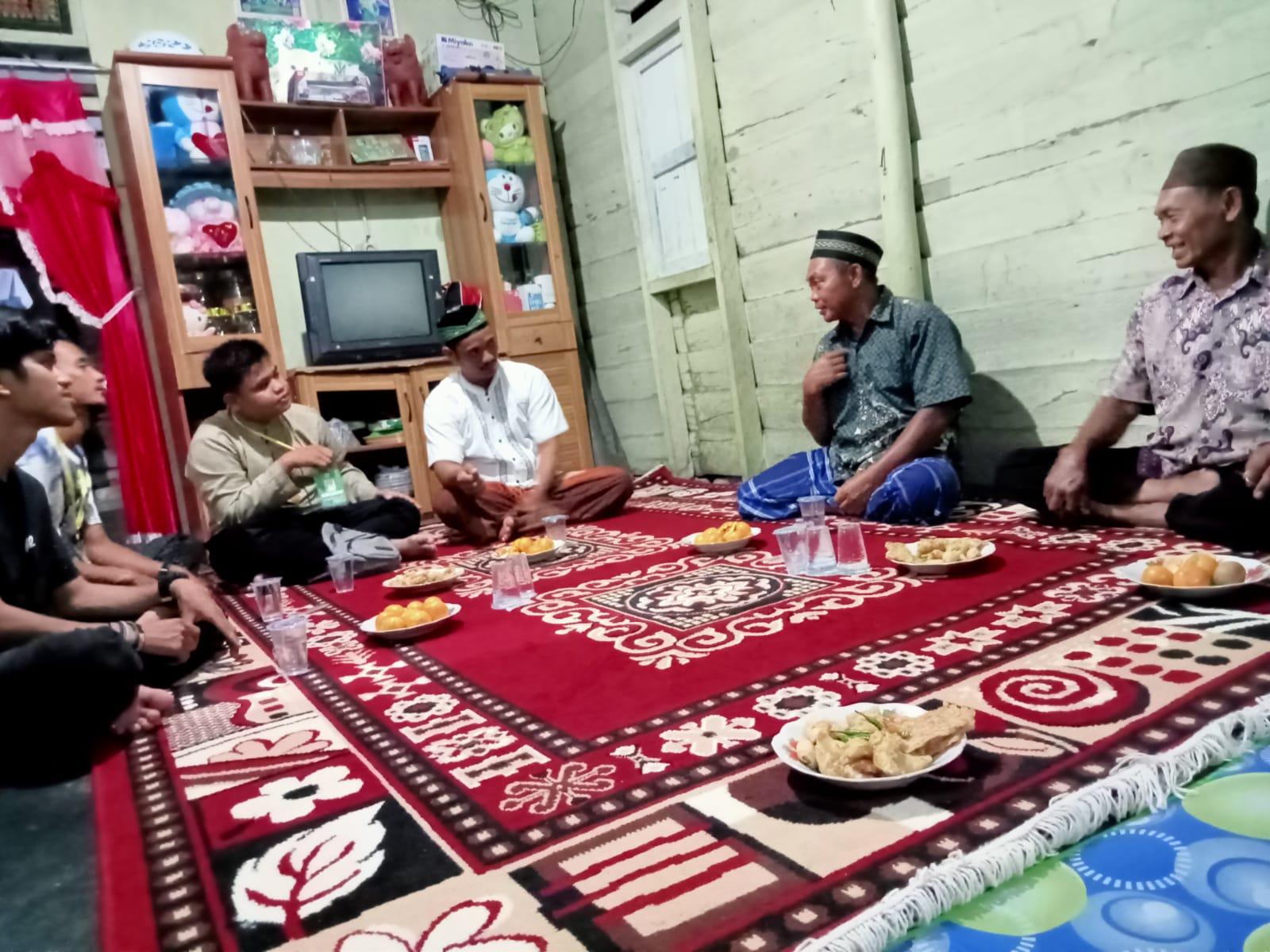 Kelompok 6 KKN IAIN SAS Bangka Belitung Jalin Silaturrahmi ke Tokoh Masyarakat Lubuk Lingkuk