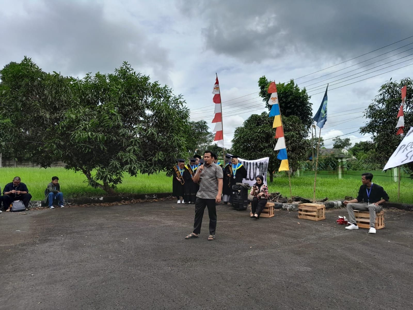 Perdana, Wisudawan Prodi Akuntansi Syariah Diarak Keliling Kampus