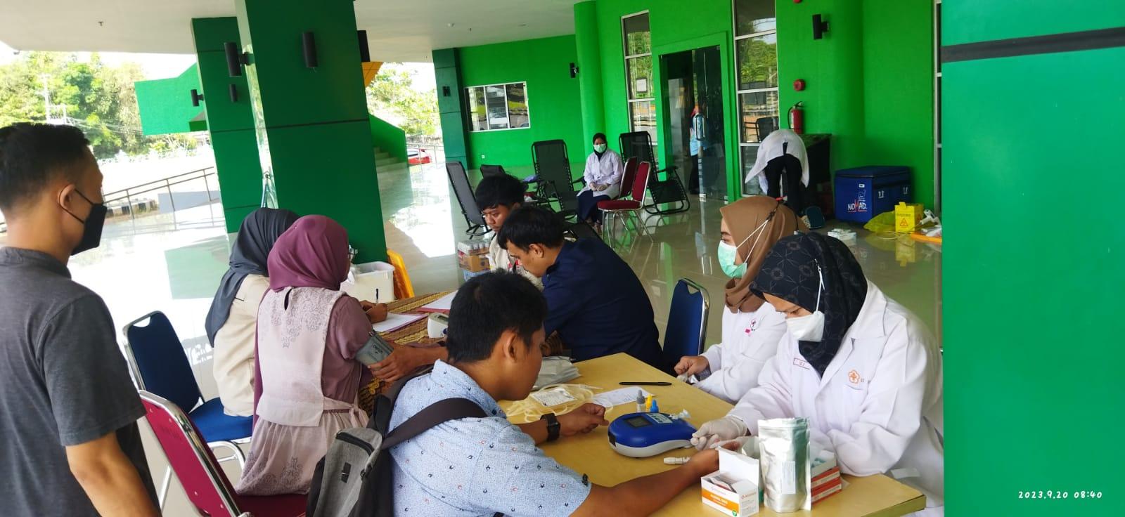Peringati Milad ke 22, UKK KSR PMI Unit IAIN SAS Bangka Belitung Gelar Aksi Donor Darah