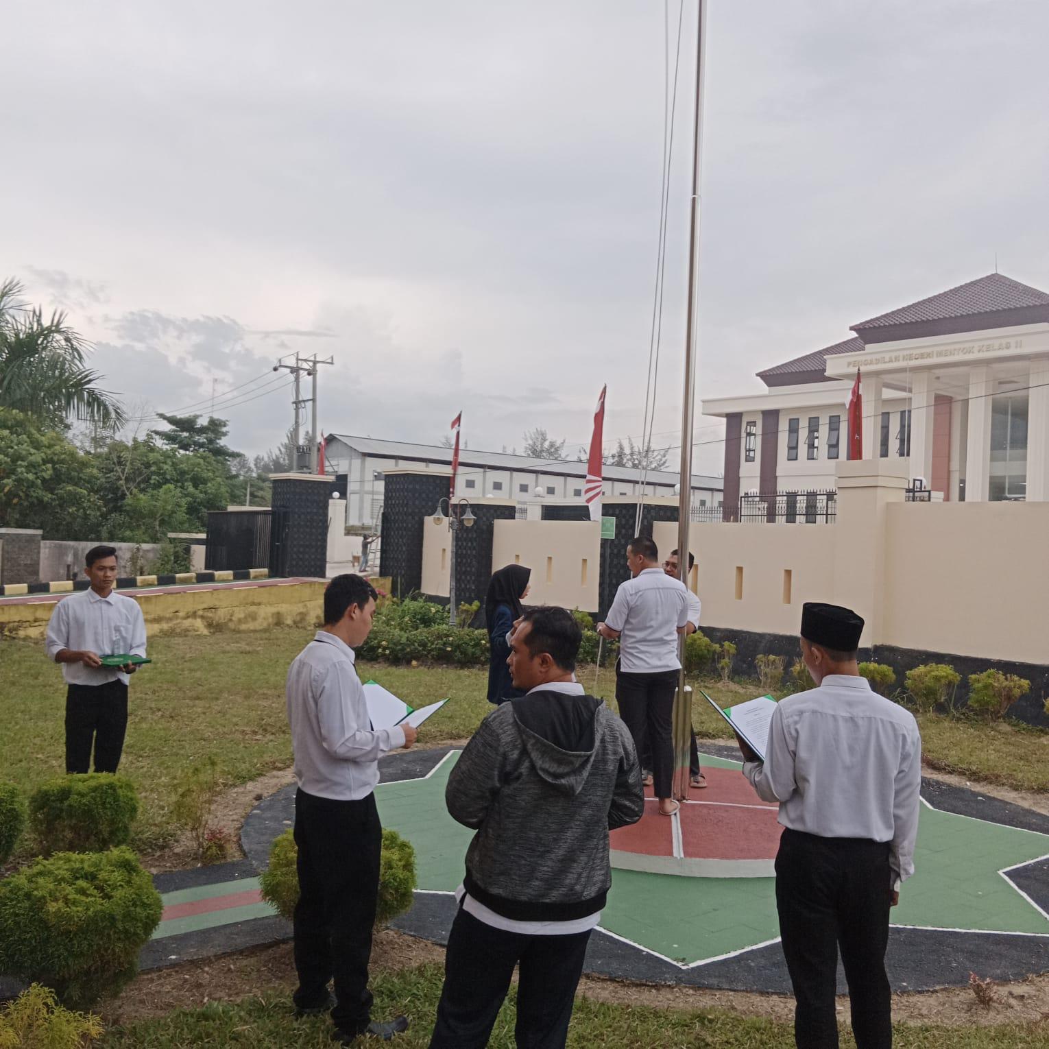 Memeriahkan HUT RI Ke-77 Di Pengadilan Agama Muntok Bersama Mahasiswa PKL