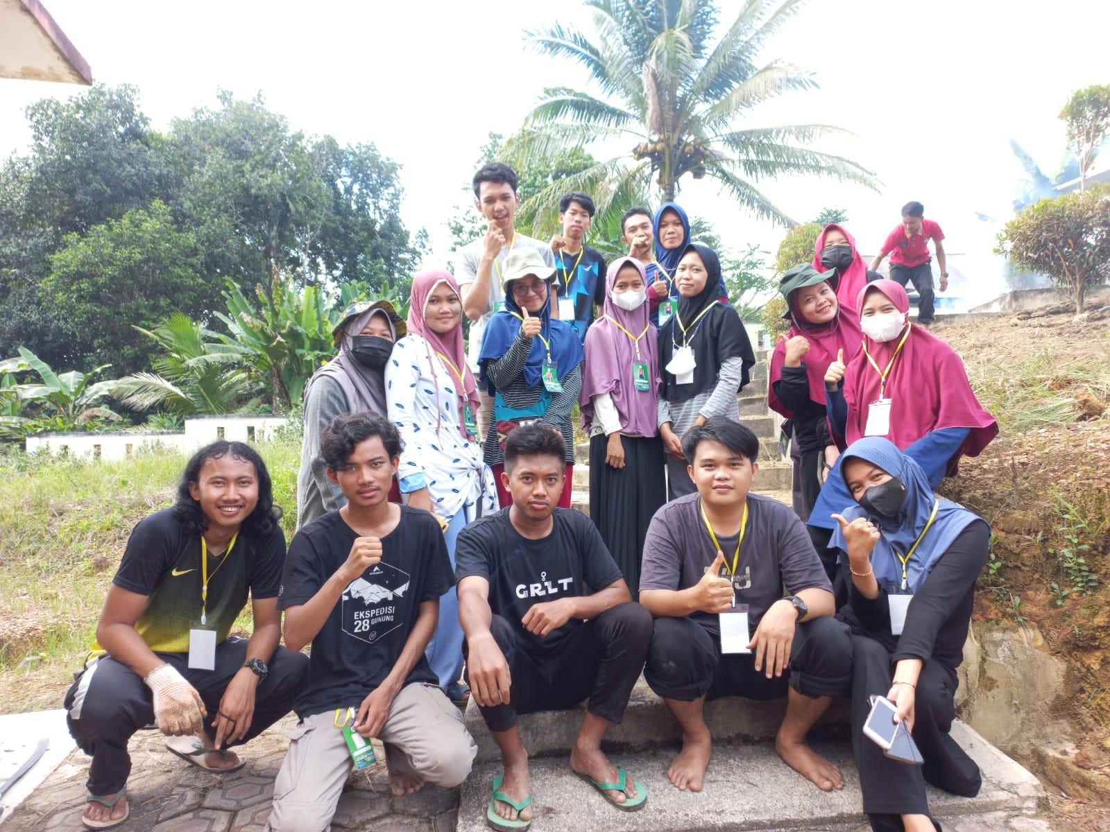Mahasiswa KKN IAIN SAS Bangka Belitung Lakukan Kerja Bakti Bersama Masyarakat Desa Kemingking