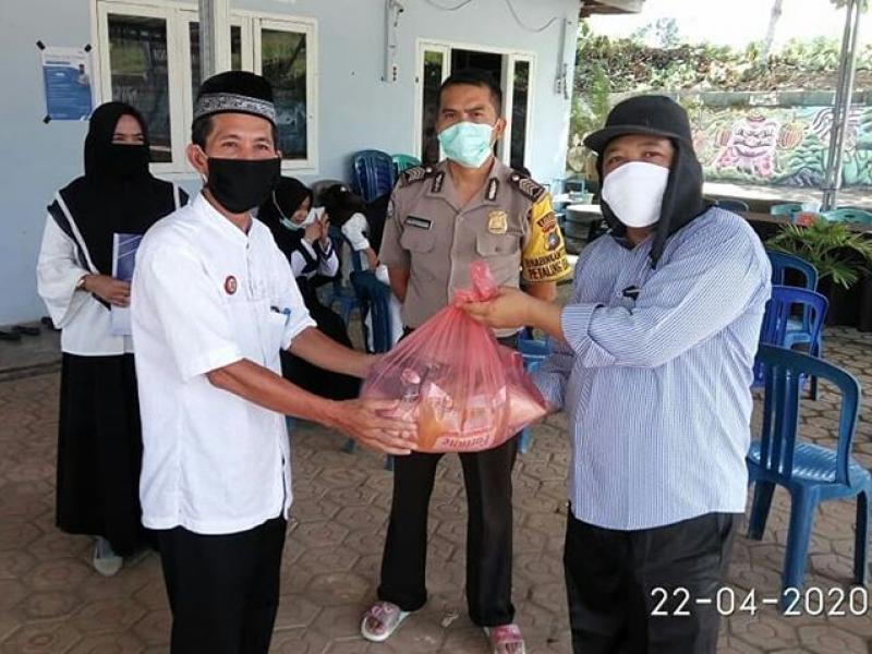 Doc. Kampus IAIN SAS Bagikan 300 Paket Sembako