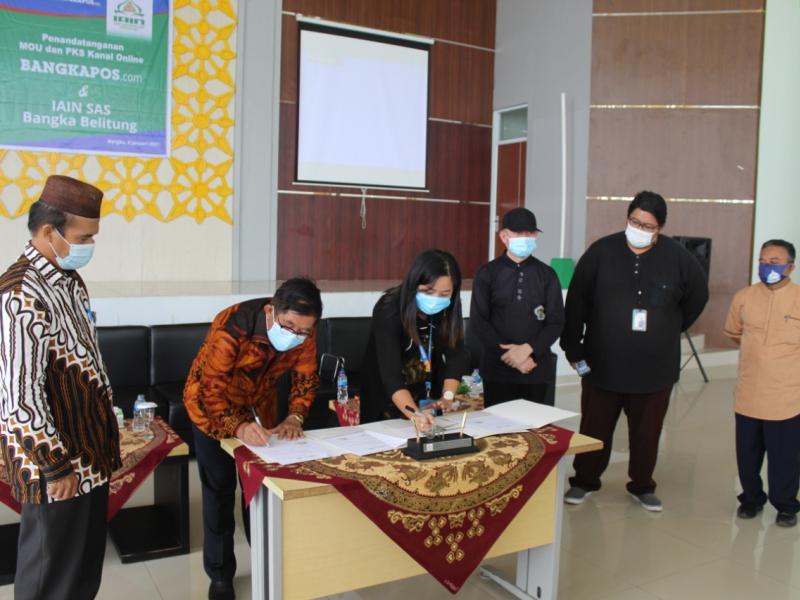 Penandatanganan MoU oleh Rektor IAIN dan  PT Bangka Media Grafika (Bangka Pos Group)