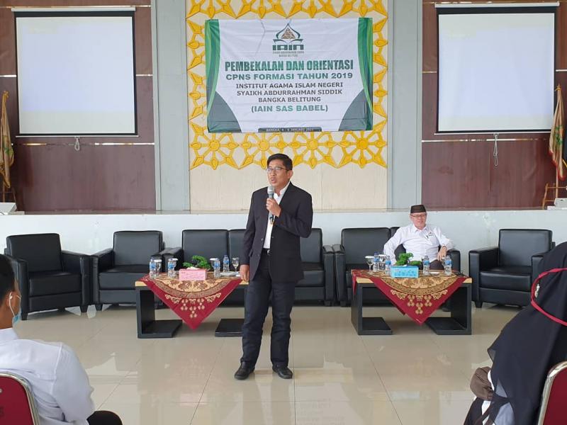 Dr. Zayadi, M.Ag. Rektor IAIN SAS BABEL sedang memberikan Materi Pembekalan kepada CPNS Formasi Tahun 2019