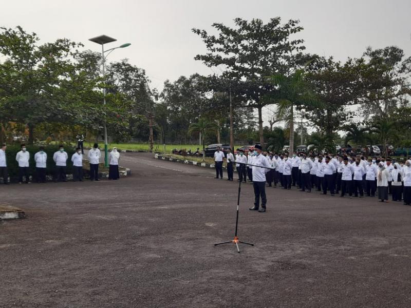 Peserta Upacara Peringatan Hari Amal Bakti Kemenag RI Ke-75